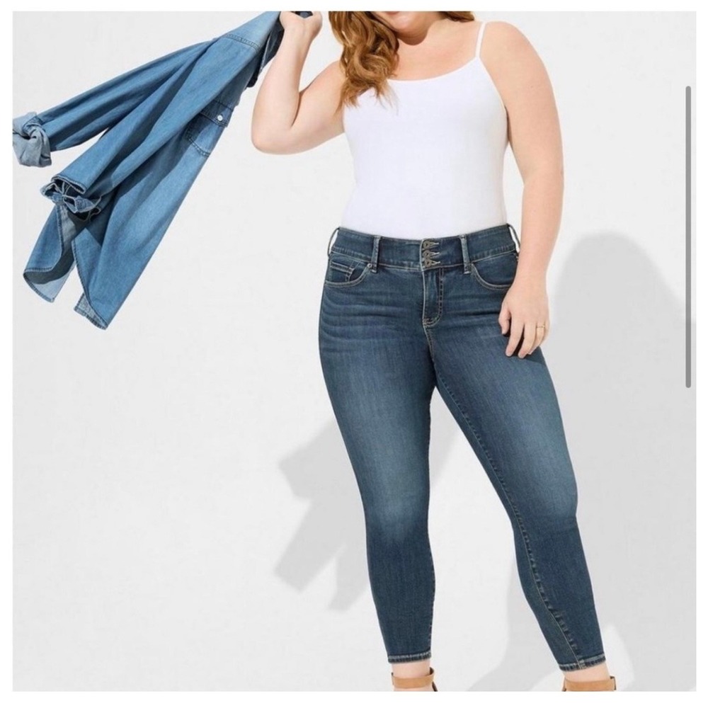 Torrid Super Soft High Rise Triple Button Skinny Jeggings Dark Wash Size 12